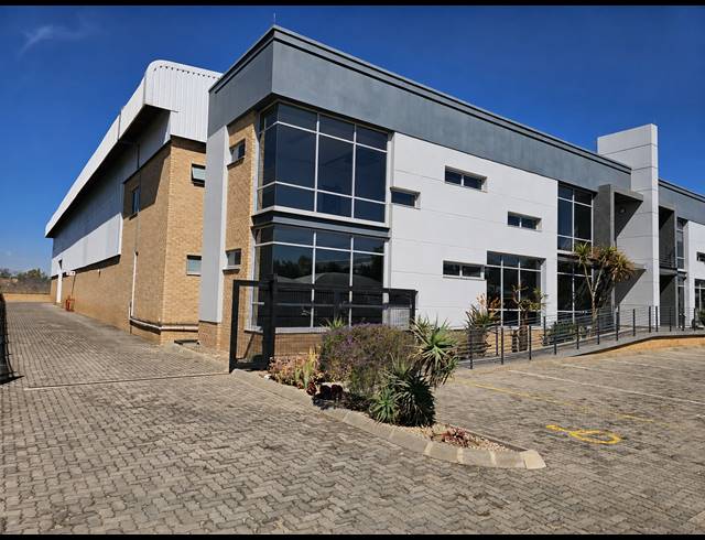 1,237M² WAREHOUSE TO LET IN LANSERIA